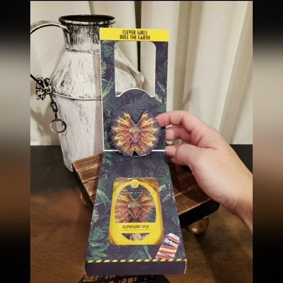 Profusion Jurassic Park Dilophosaurus Mineral SPF 30 Setting Spray - Picture 9 of 9